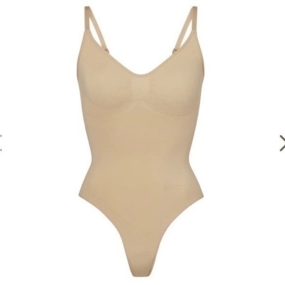 SKIMS BODYSUIT SEAMLESS SCULPT THONG BODYSUIT CLAY BEIGE SMALL
